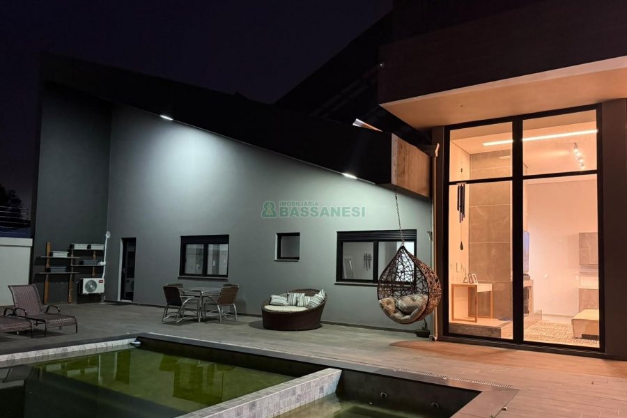 Casa com 330m², 4 dormitórios, 6 vagas, no bairro Monte Bérico em Caxias do Sul para Alugar ou Comprar