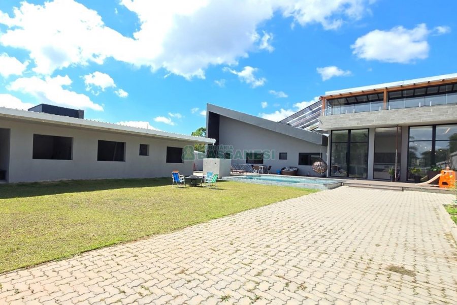 Casa com 330m², 4 dormitórios, 6 vagas, no bairro Monte Bérico em Caxias do Sul para Alugar ou Comprar