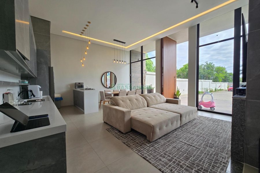Casa com 330m², 4 dormitórios, 6 vagas, no bairro Monte Bérico em Caxias do Sul para Alugar ou Comprar