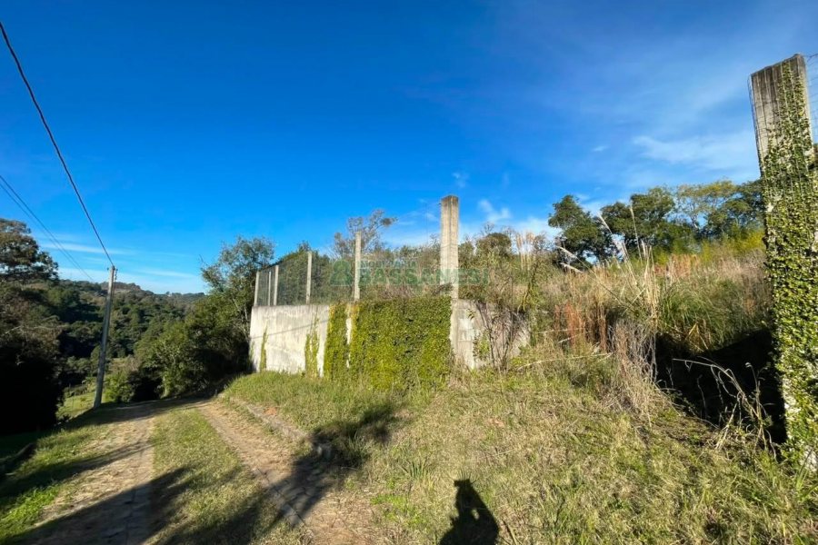 Terreno com 1000m², no bairro Monte Bérico em Caxias do Sul para Comprar