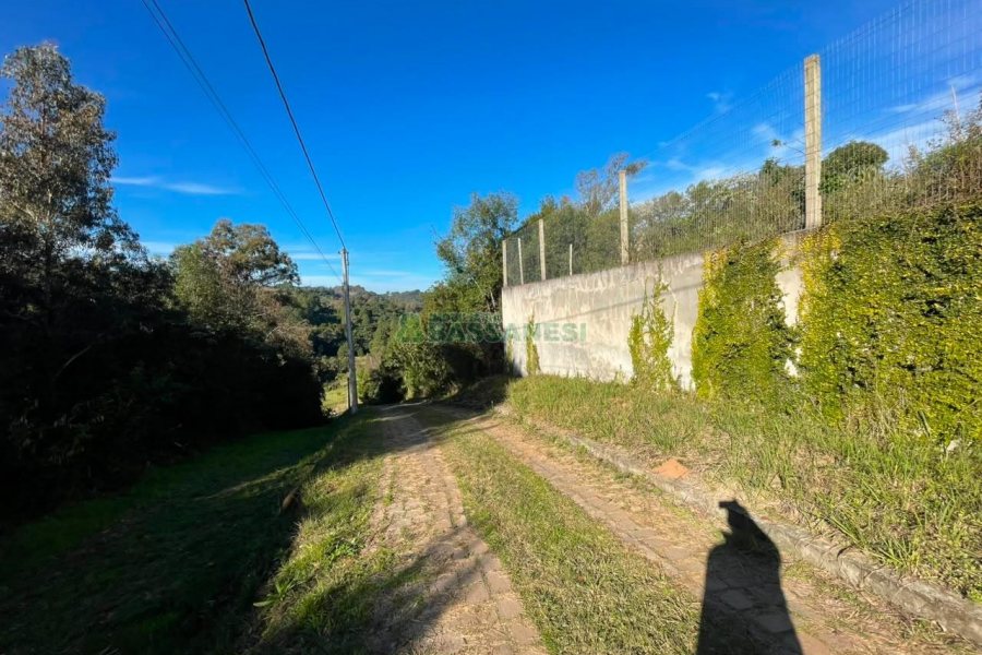Terreno com 1000m², no bairro Monte Bérico em Caxias do Sul para Comprar