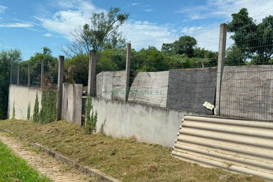 Terreno com 1000m², no bairro Monte Bérico em Caxias do Sul para Comprar