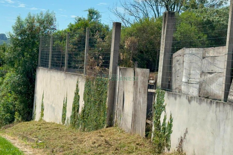 Terreno com 1000m², no bairro Monte Bérico em Caxias do Sul para Comprar