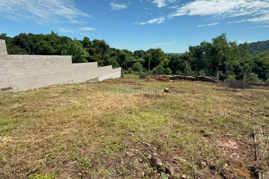 Terreno com 1000m², no bairro Monte Bérico em Caxias do Sul para Comprar