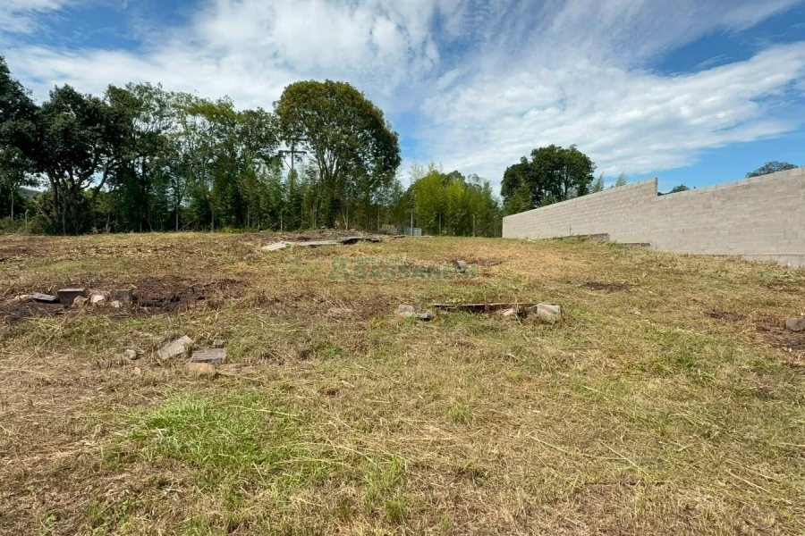 Terreno com 1000m², no bairro Monte Bérico em Caxias do Sul para Comprar