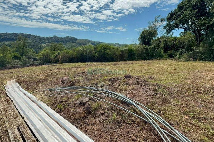Terreno com 1000m², no bairro Monte Bérico em Caxias do Sul para Comprar
