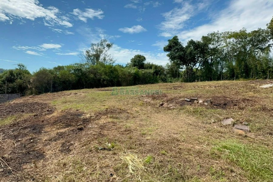 Terreno com 1000m², no bairro Monte Bérico em Caxias do Sul para Comprar