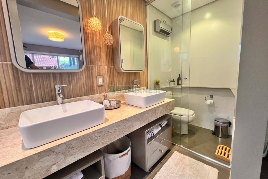 Casa com 144m², 2 dormitórios, 2 vagas, no bairro São Luiz em Caxias do Sul para Comprar