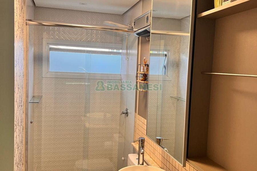 Casa com 144m², 2 dormitórios, 2 vagas, no bairro São Luiz em Caxias do Sul para Comprar