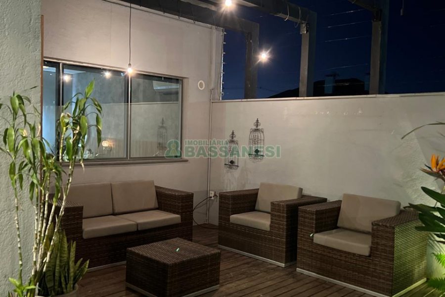 Casa com 144m², 2 dormitórios, 2 vagas, no bairro São Luiz em Caxias do Sul para Comprar