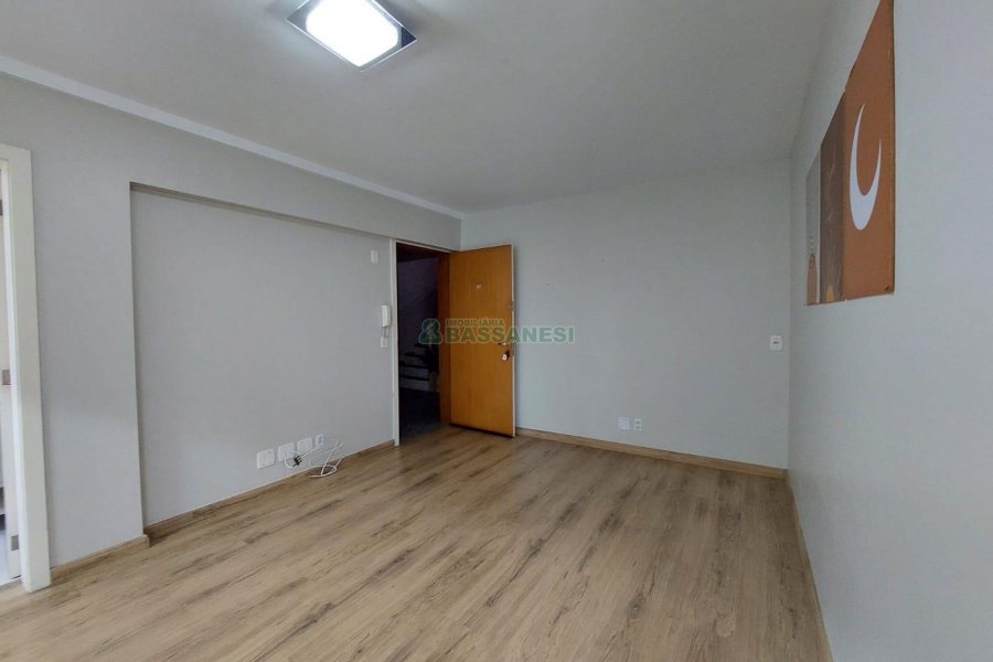 Apto Mobiliado com 60m², 1 dormitório, 1 vaga, no bairro Lourdes em Caxias do Sul para Alugar
