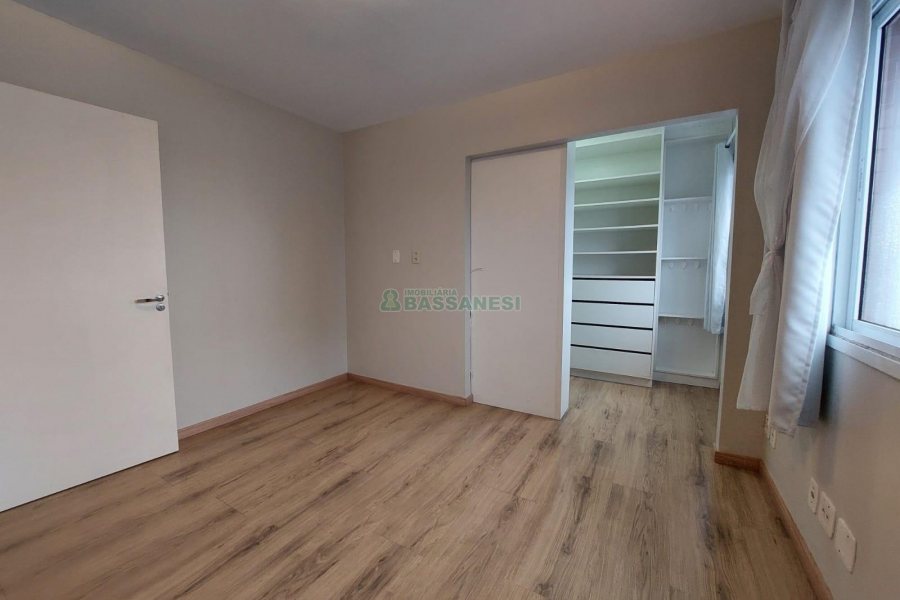 Apto Mobiliado com 60m², 1 dormitório, 1 vaga, no bairro Lourdes em Caxias do Sul para Alugar