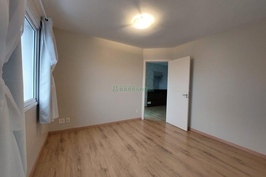 Apto Mobiliado com 60m², 1 dormitório, 1 vaga, no bairro Lourdes em Caxias do Sul para Alugar