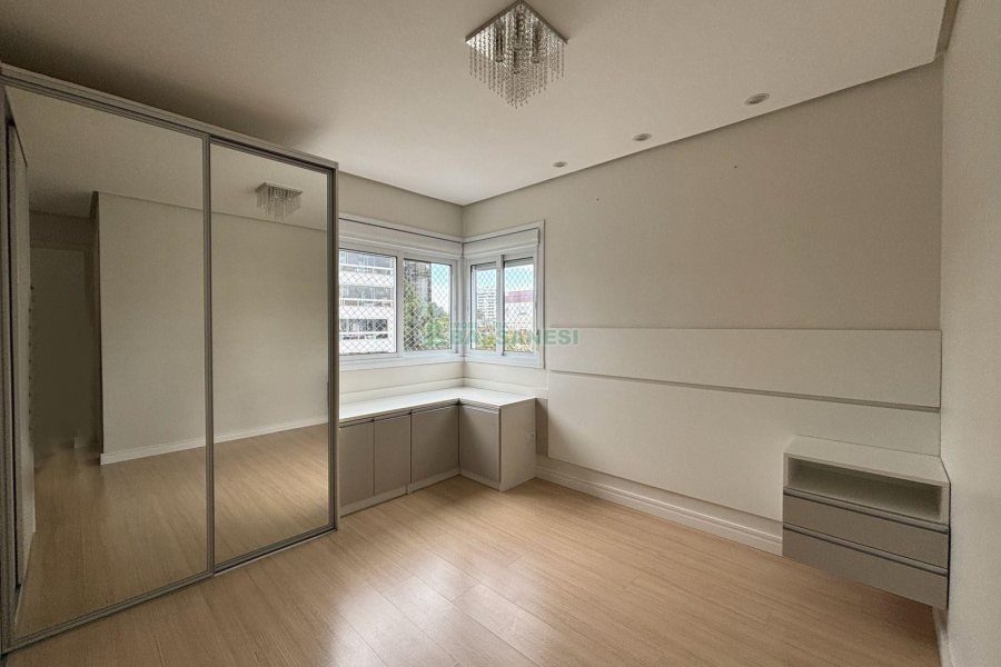 Apartamento com 72m², 2 dormitórios, 2 vagas, no bairro Pio X em Caxias do Sul para Alugar