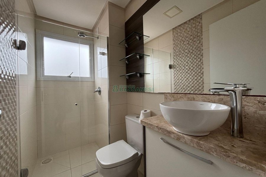 Apartamento com 72m², 2 dormitórios, 2 vagas, no bairro Pio X em Caxias do Sul para Alugar