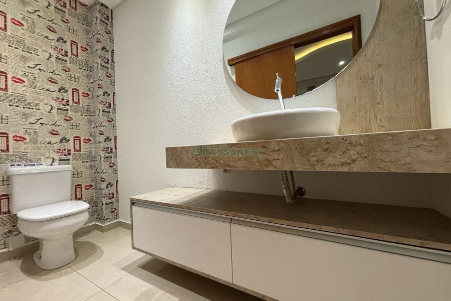 Casa com 250m², 3 dormitórios, 2 vagas, no bairro Cinqüentenário em Caxias do Sul para Alugar