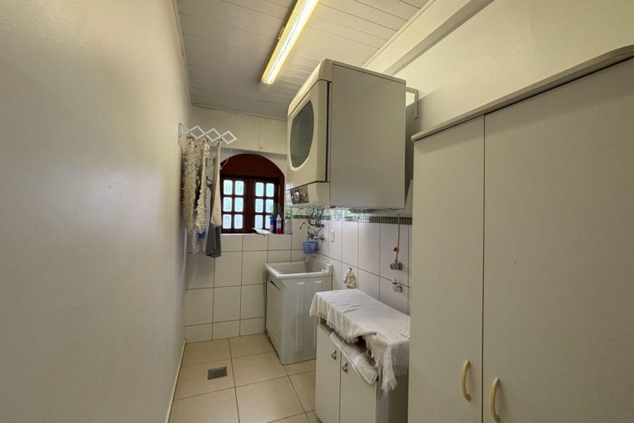 Casa com 250m², 3 dormitórios, 2 vagas, no bairro Cinqüentenário em Caxias do Sul para Alugar