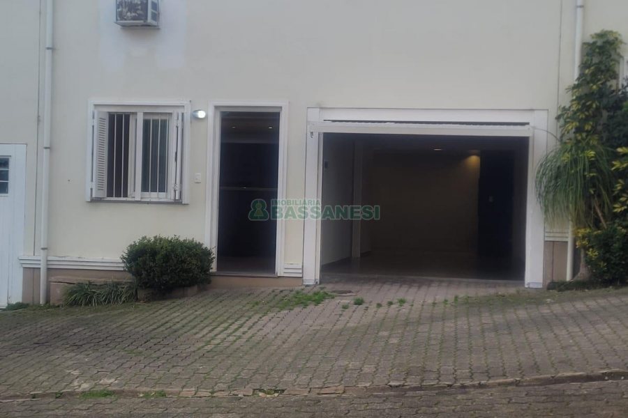Sobrado com 104m², 3 dormitórios, 2 vagas, no bairro Santa Lúcia em Caxias do Sul para Comprar