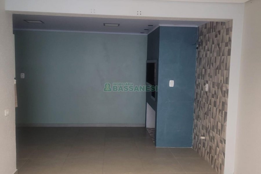Sobrado com 104m², 3 dormitórios, 2 vagas, no bairro Santa Lúcia em Caxias do Sul para Comprar