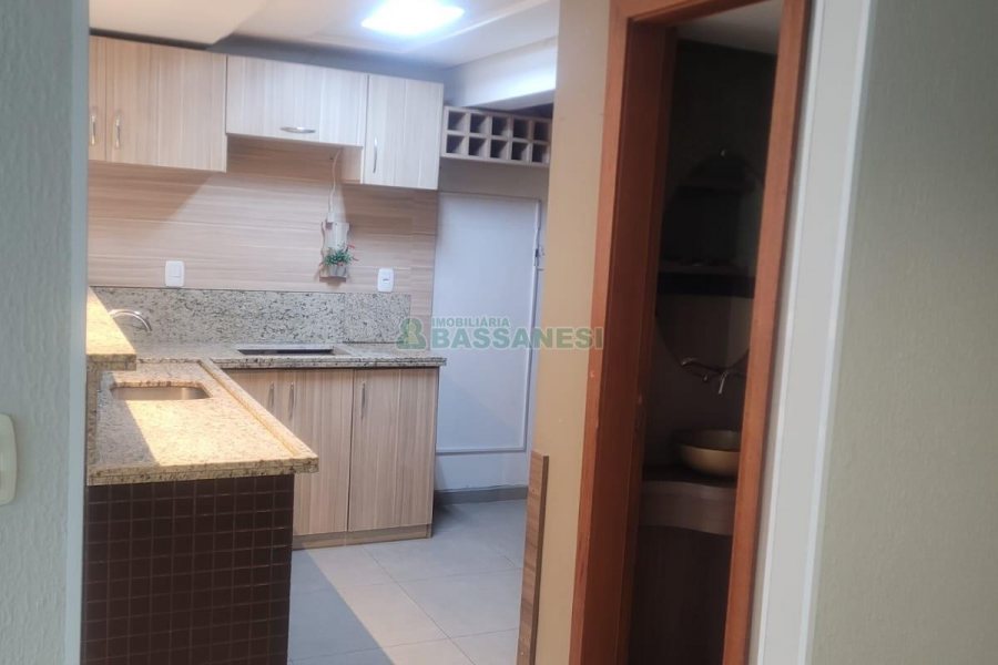 Sobrado com 104m², 3 dormitórios, 2 vagas, no bairro Santa Lúcia em Caxias do Sul para Comprar
