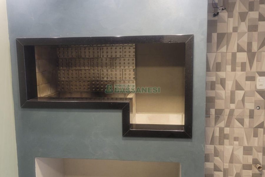 Sobrado com 104m², 3 dormitórios, 2 vagas, no bairro Santa Lúcia em Caxias do Sul para Comprar