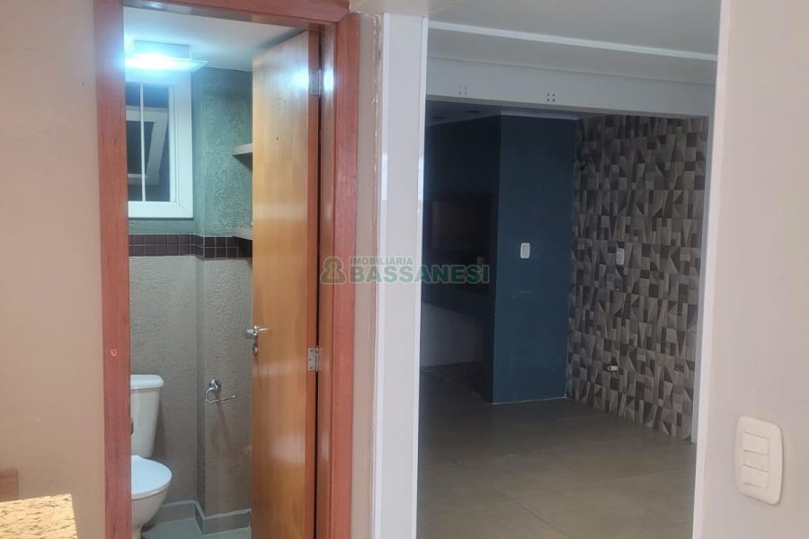 Sobrado com 104m², 3 dormitórios, 2 vagas, no bairro Santa Lúcia em Caxias do Sul para Comprar