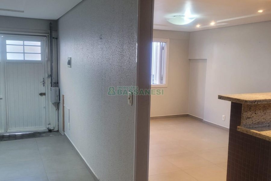 Sobrado com 104m², 3 dormitórios, 2 vagas, no bairro Santa Lúcia em Caxias do Sul para Comprar