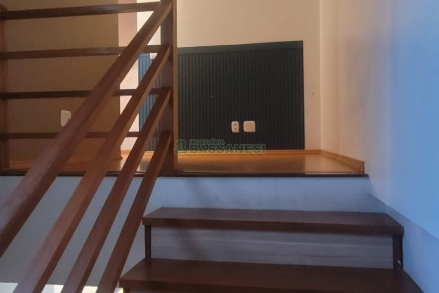 Sobrado com 104m², 3 dormitórios, 2 vagas, no bairro Santa Lúcia em Caxias do Sul para Comprar
