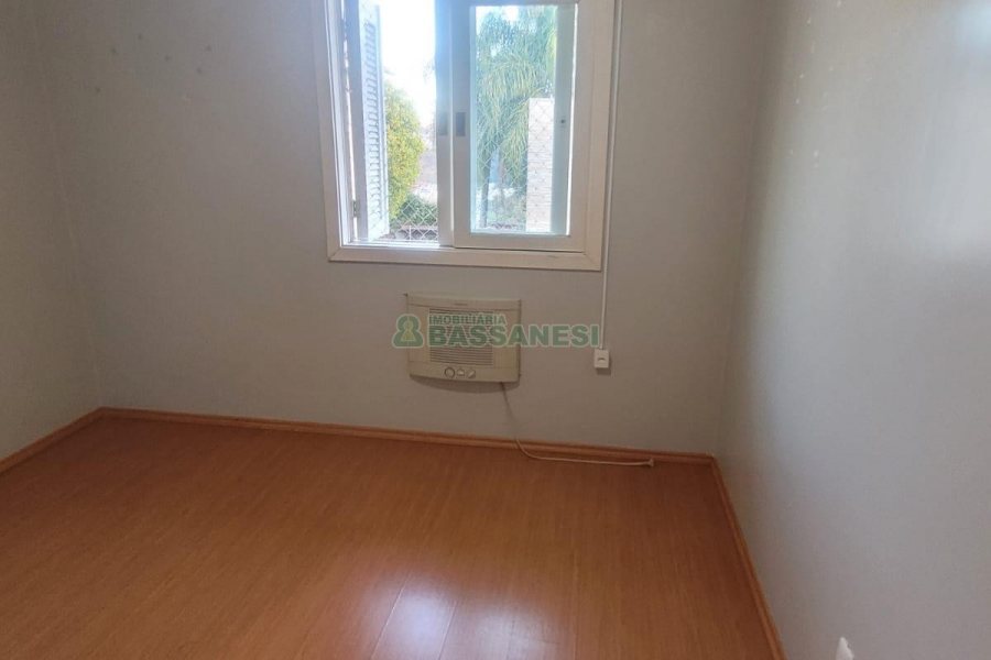 Sobrado com 104m², 3 dormitórios, 2 vagas, no bairro Santa Lúcia em Caxias do Sul para Comprar