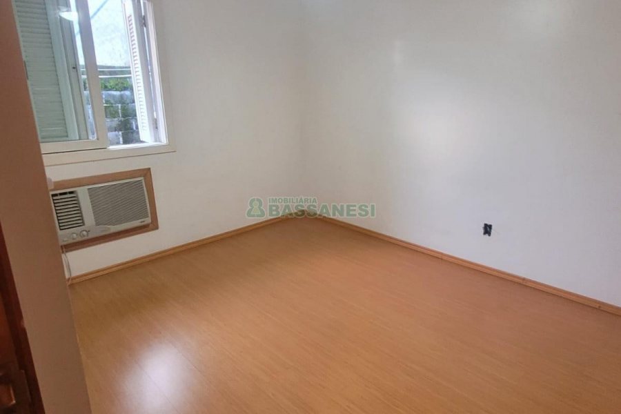 Sobrado com 104m², 3 dormitórios, 2 vagas, no bairro Santa Lúcia em Caxias do Sul para Comprar