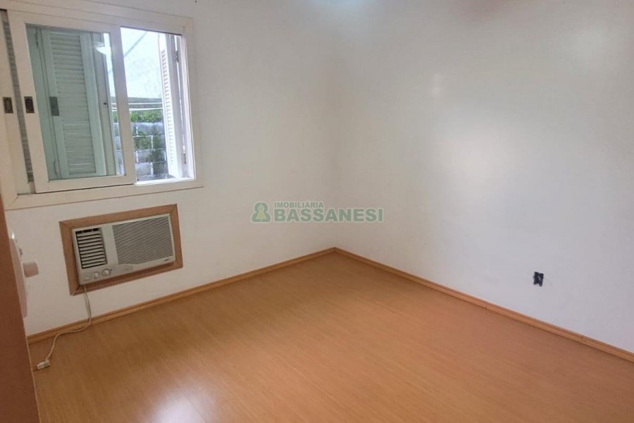 Sobrado com 104m², 3 dormitórios, 2 vagas, no bairro Santa Lúcia em Caxias do Sul para Comprar