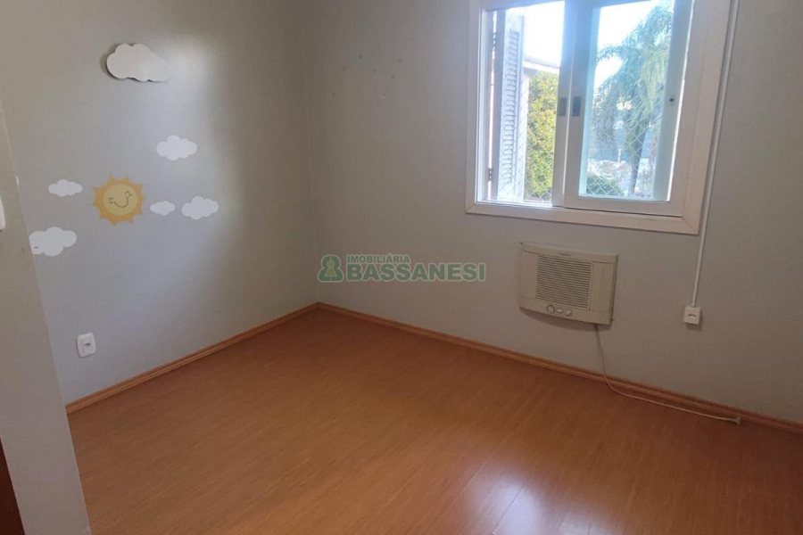 Sobrado com 104m², 3 dormitórios, 2 vagas, no bairro Santa Lúcia em Caxias do Sul para Comprar