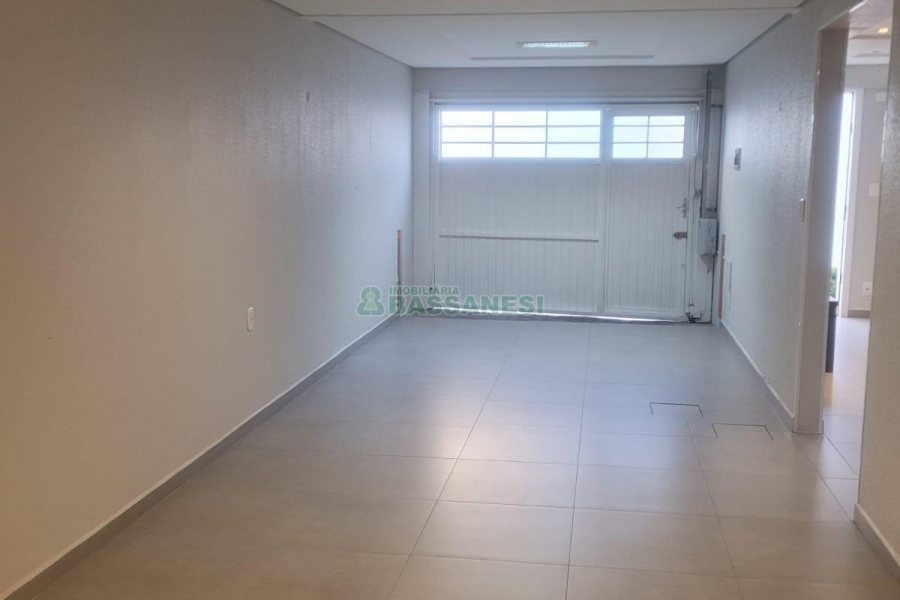 Sobrado com 104m², 3 dormitórios, 2 vagas, no bairro Santa Lúcia em Caxias do Sul para Comprar