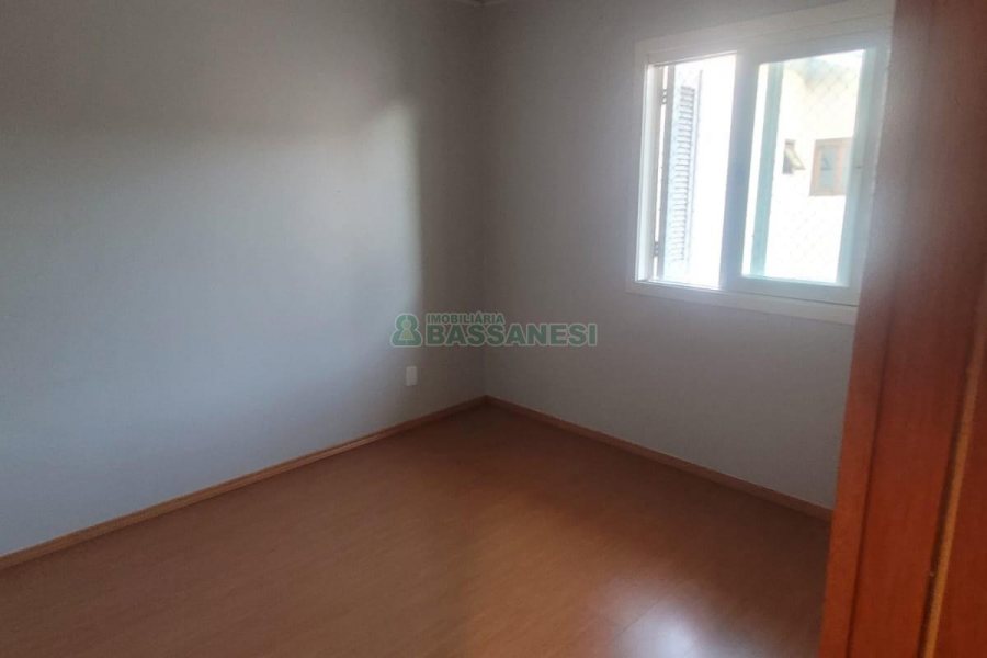 Sobrado com 104m², 3 dormitórios, 2 vagas, no bairro Santa Lúcia em Caxias do Sul para Comprar