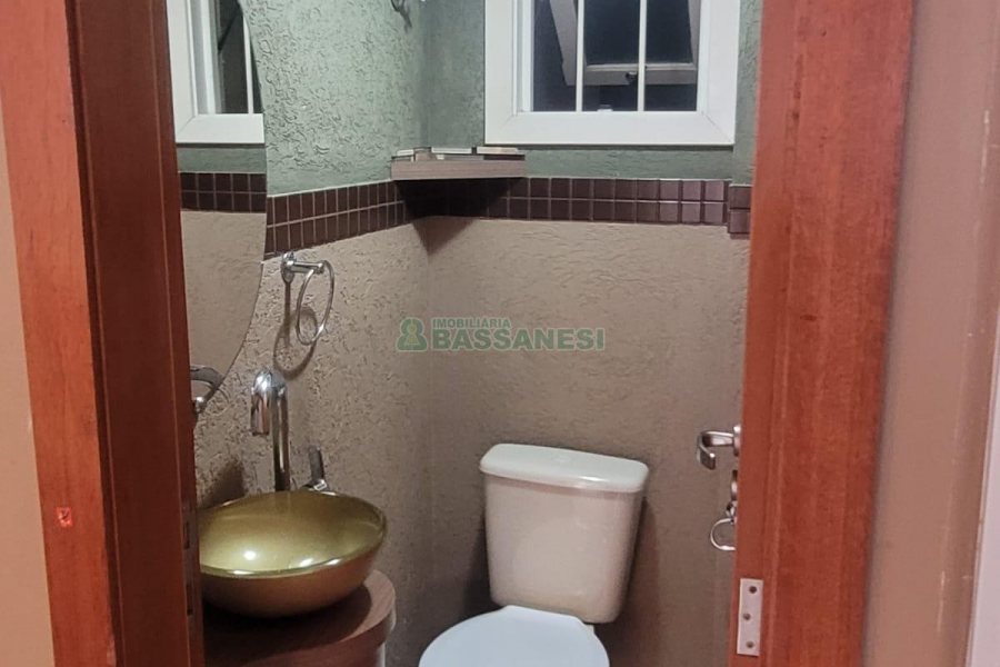 Sobrado com 104m², 3 dormitórios, 2 vagas, no bairro Santa Lúcia em Caxias do Sul para Comprar