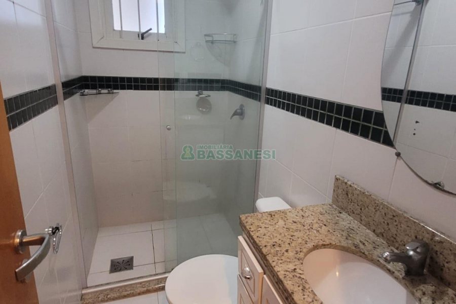 Sobrado com 104m², 3 dormitórios, 2 vagas, no bairro Santa Lúcia em Caxias do Sul para Comprar