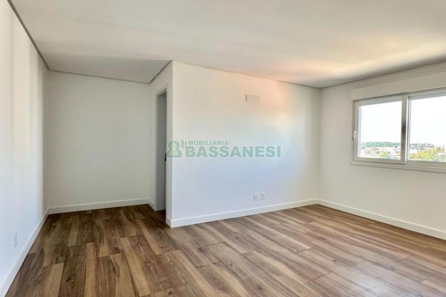 Apartamento com 154m², 3 dormitórios, 3 vagas, no bairro Madureira em Caxias do Sul para Comprar