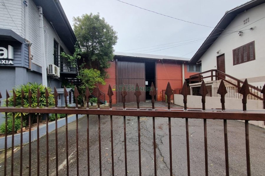 Pavilhão com 800m², no bairro Desvio Rizzo em Caxias do Sul para Alugar