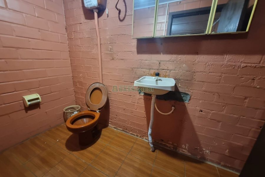 Pavilhão com 800m², no bairro Desvio Rizzo em Caxias do Sul para Alugar