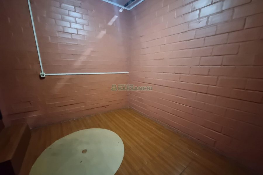 Pavilhão com 800m², no bairro Desvio Rizzo em Caxias do Sul para Alugar