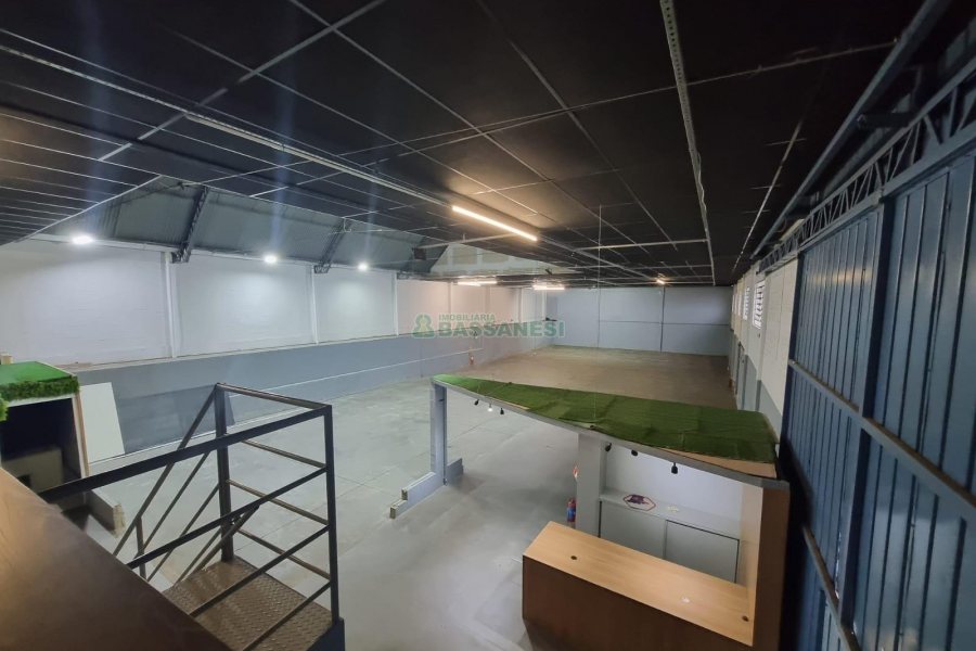 Pavilhão com 570m², no bairro Desvio Rizzo em Caxias do Sul para Alugar