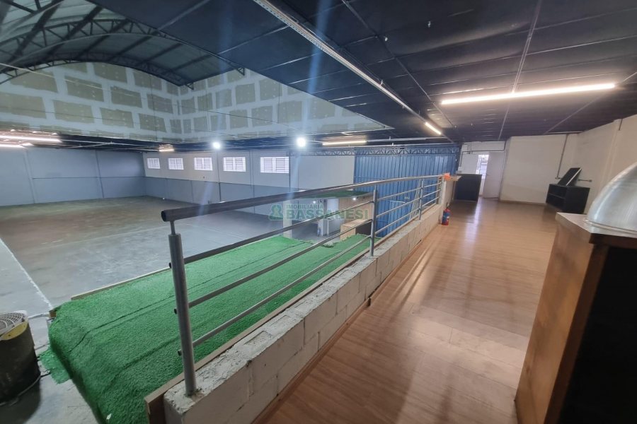 Pavilhão com 570m², no bairro Desvio Rizzo em Caxias do Sul para Alugar