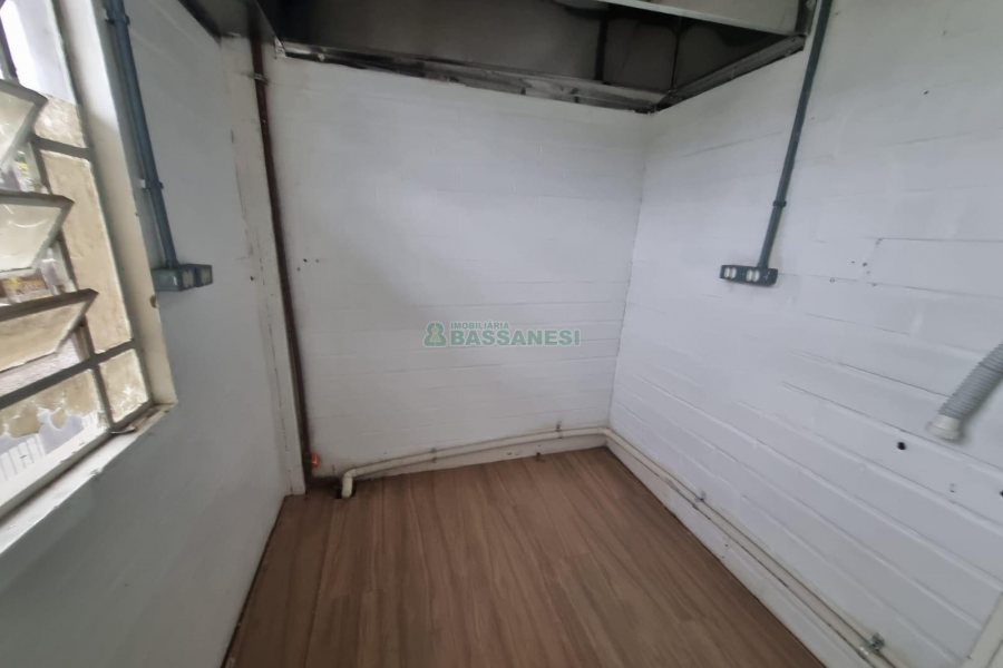 Pavilhão com 570m², no bairro Desvio Rizzo em Caxias do Sul para Alugar