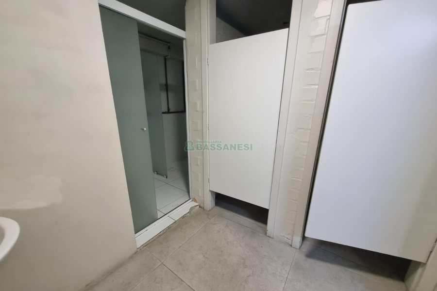 Pavilhão com 570m², no bairro Desvio Rizzo em Caxias do Sul para Alugar