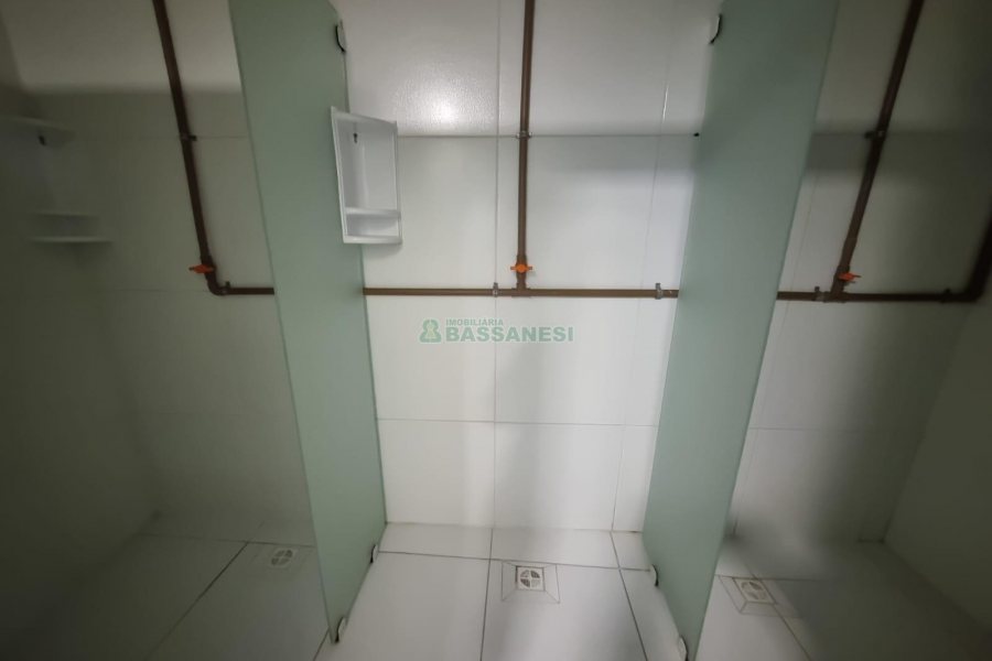 Pavilhão com 570m², no bairro Desvio Rizzo em Caxias do Sul para Alugar
