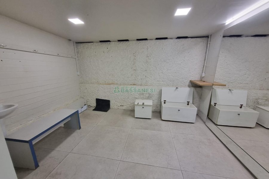 Pavilhão com 570m², no bairro Desvio Rizzo em Caxias do Sul para Alugar