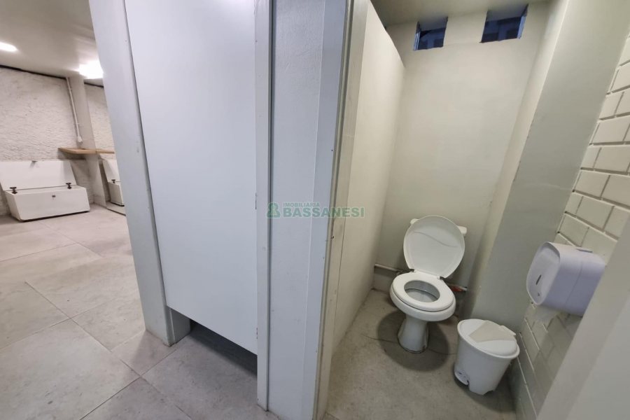 Pavilhão com 570m², no bairro Desvio Rizzo em Caxias do Sul para Alugar