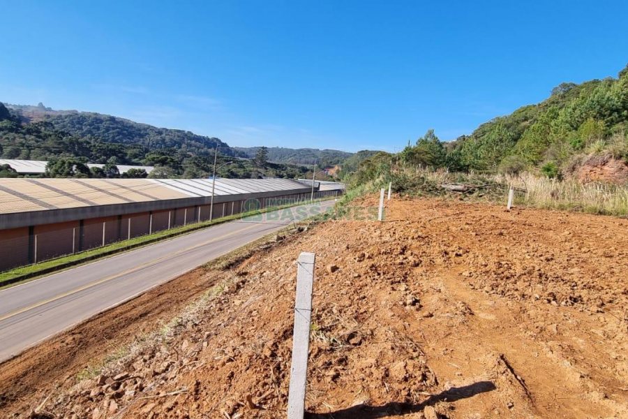 Terreno com 5455m², no bairro Maestra em Caxias do Sul para Comprar