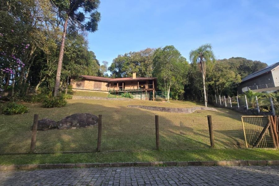Casa com 300m², 3 dormitórios, 2 vagas, no bairro Linha 40 em Caxias do Sul para Comprar