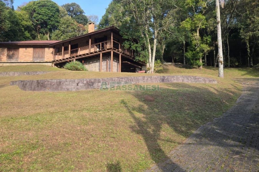 Casa com 300m², 3 dormitórios, 2 vagas, no bairro Linha 40 em Caxias do Sul para Comprar